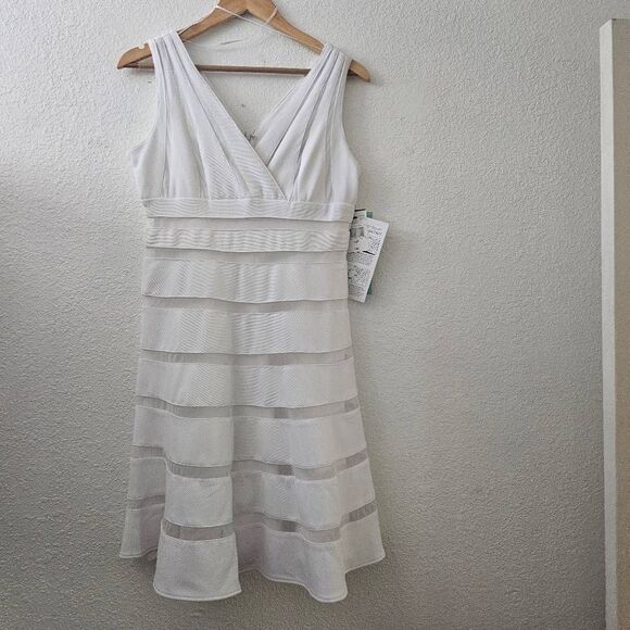 NWT Scarlett V-neck Fit & Flare Flattering Feminine Mini Dress: 10 Petite: Summe - Picture 1 of 6